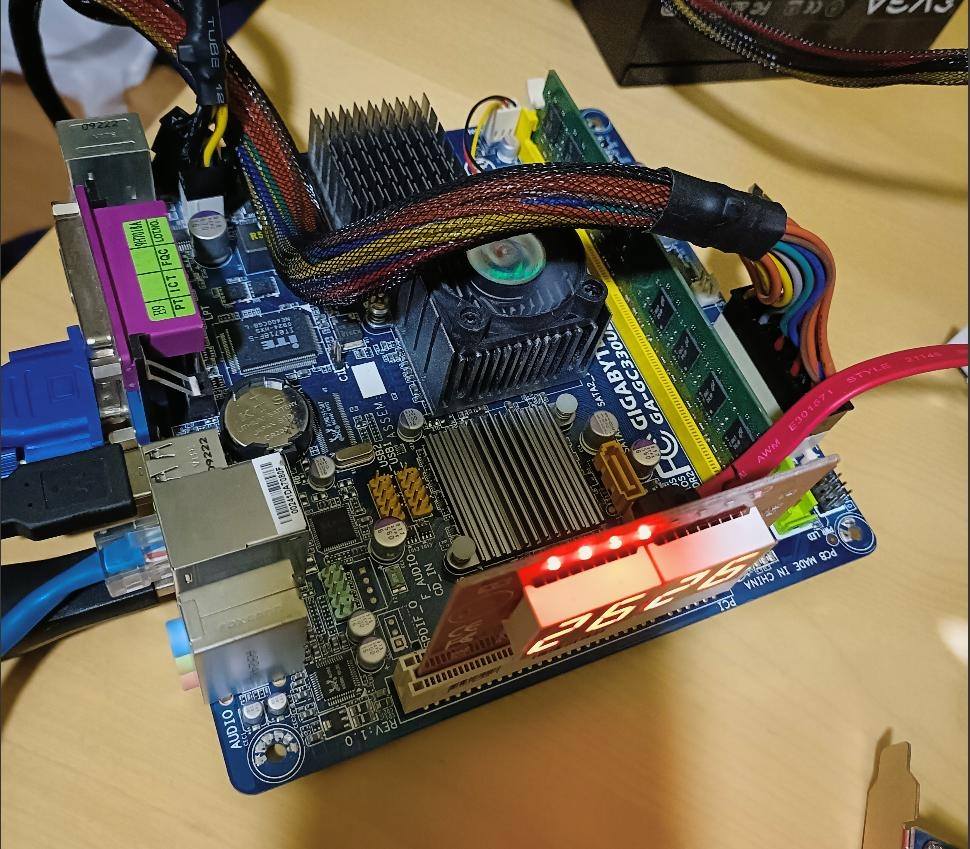 Intel Atom 330 2core/4threads